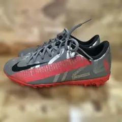 Nike サッカーシューズ グレー/レッド kids ２０cm 値下げしました。