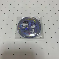 スヌーピー　PEANUTE シークレットホログラム缶バッジ　ルーシー　パープル