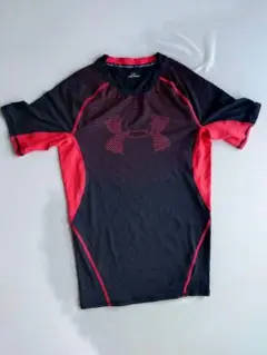 値下げ　UNDER ARMOUR 半袖Tシャツ M 黒/赤