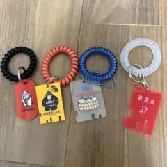 サウナグッズ　アクリルキーホルダー4個セット　トトノイ　ゴリラックス　クレしん