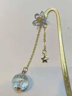 水色のヨーヨー玉と星のブックマーカー 青の桜