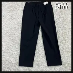 ［新品］ユニクロ　タックテーパードパンツ　ブラック　スラックス