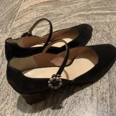 ストラップパンプス