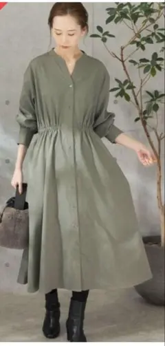 オリーブ色 ボタン付きシャツワンピース