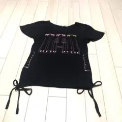 今日だけ価格。フラップボイスの黒にホース柄の綿100%カットソー