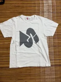 SHANTII Tシャツ