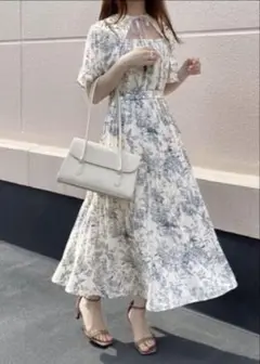 美品【田中みな実着用】GRL リボンベルト付き花柄消しプリーツフレアワンピース