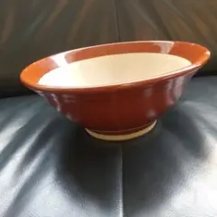 赤色とクリーム色のすり鉢 広口ボウル
