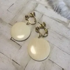 ナチュラルきなりカラー♡ヴィンテージ♡天然素材イヤリング♡アイボリーカラー♡