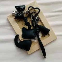 じゃらじゃらキーホルダー　バッグチャーム　キーホルダー　ブラック　ネコ　リボン