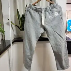 THE NORTH FACE グレー スウェットパンツ