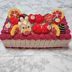 ボックスティッシュカバー　(あみぐるみ　苺)　　ケーキ風