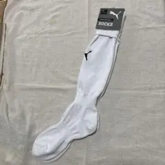 PUMAのホワイトサッカーソックス サイズ　25〜27㎝ 白色
