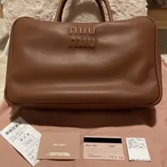 ミュウミュウバック入手困難2022新作紗栄子さん愛用レザー トップハンドルバッグ