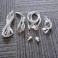 iPhone用(リスティング)ケーブルいろいろです。