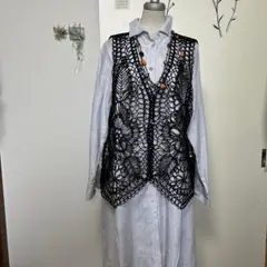 ゆったりサイズの透かし柄ベスト