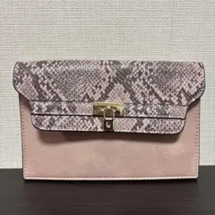 【新品未使用】ピンク ヘビ柄 クラッチバッグ