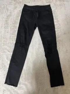 UNIQLO スキニーデニム ブラック 膝ダメージ