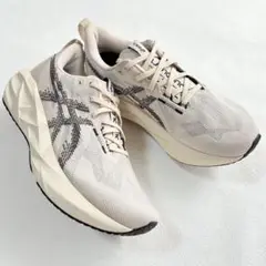 本日売り切り！【美品】ASICS “NOVABLAST 5”（26.0cm）