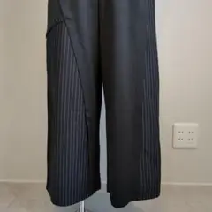 黒　ストライプデザイン　ワイドパンツ