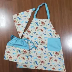 ひとりで着られる恐竜柄エプロンセット（収納袋付き）