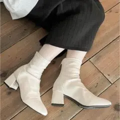 【Sally Lunn】　ショートブーツ 高級PUレザー アイボリー 23cm