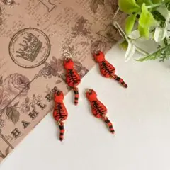 【1976】エナメルチャーム しっぽが揺れる猫⑧ 4個 350円