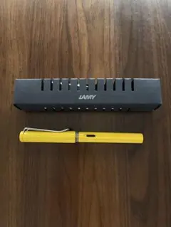 【夏のセール中！】Lamy 万年筆 黄色 ケース付き