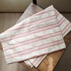 ピンクとクリームのストライプ花柄生地　156cm x 109cm