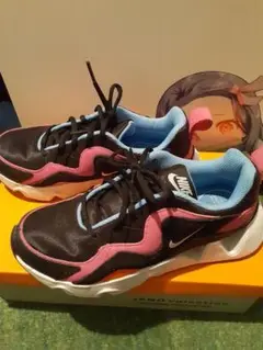 NIKE スニーカー レディース 24 未使用に近い かわいい ランニング