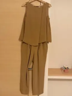 【結婚式】 ベージュ ノースリーブ セットアップ