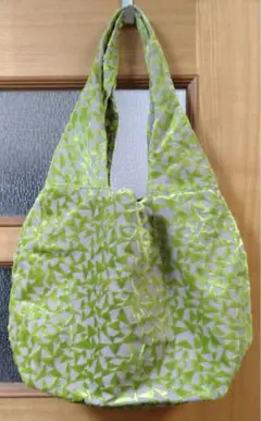 【新品未使用】ミナペルホネン　フォカッチャバッグ　hanaha グレー　刺繍 新品未使用】ミナペルホネンフォカッチャバッグhanaha グレー刺繍
