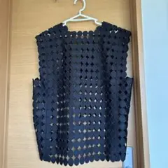 黒　ベスト　夏　オシャレ　ノースリーブ