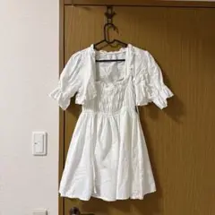 ホワイト ミニワンピース 半袖 フリル付き