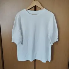 ゴールドボタン付きＴシャツ