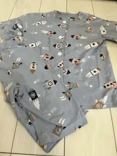 着脱しやすいロケット柄の半袖パジャマセット 130