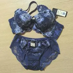 大人可愛い花柄ネイビー♡B70／M ブラ♡ショーツセット