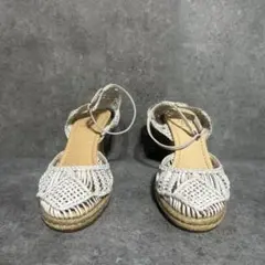 【極美品】ホワイト編み込みウェッジサンダル　22