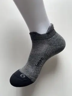 未使用品 feetures フィーチャーズ ランニング ソックス 1点 L