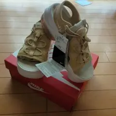NIKE ベージュ サンダル新品　札付き　サイズ24