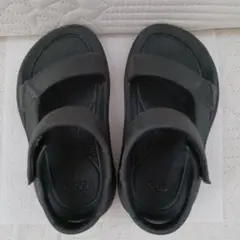 Teva キッズ ブラック サンダル