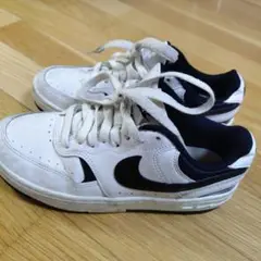 Nike ホワイト/ブラック スニーカー