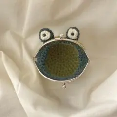［1点物］かえる君のがま口ポーチ　かぎ針編み　ポーチ　動物　可愛い　手のりサイズ