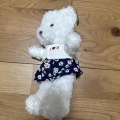 白いクマのぬいぐるみ I ♥ U