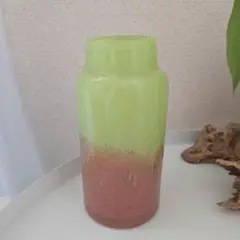 緑と赤のグラデーションガラス花瓶