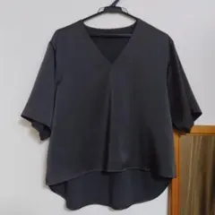 ICB サテンダークグレー Vネック 半袖シャツ Mサイズ