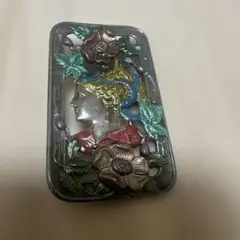 ヴィンテージ風 金属製ブローチ