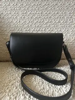 ブラック　ショルダーバッグ