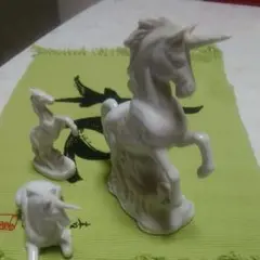 白馬の置物3点