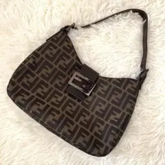 高級 FENDI ワンショルダーバッグ マンマバケット ズッカ柄 FF金具